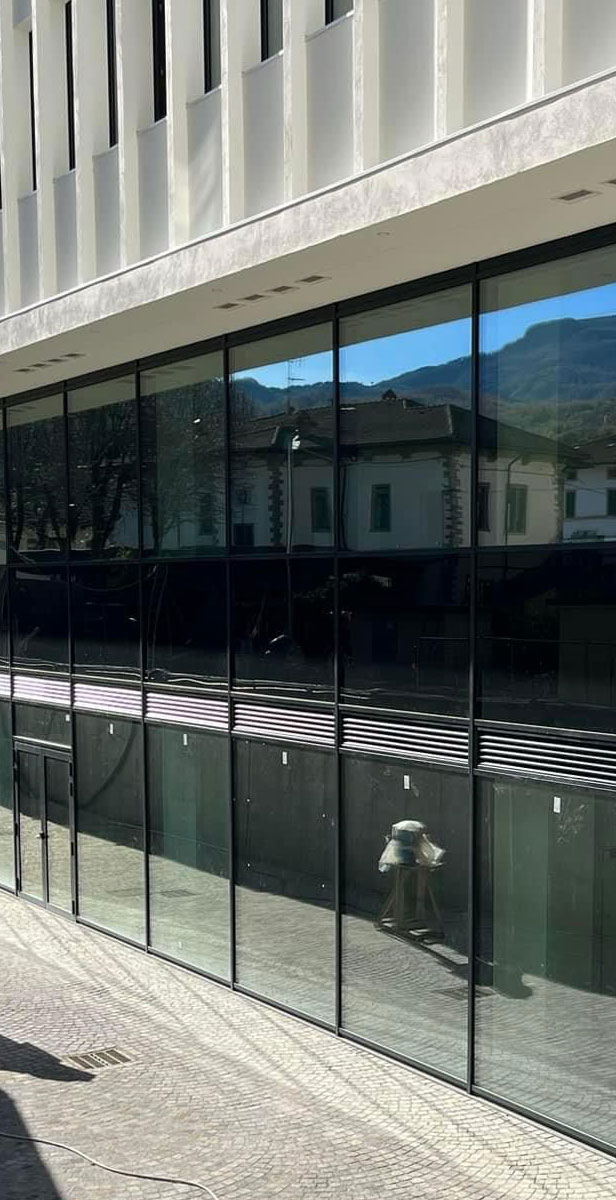 Soluzioni in vetro personalizzate - custom glass solutions
