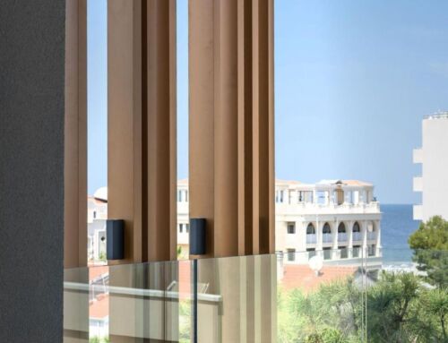 Parapetti in vetro per piscine e terrazze di hotel: come scegliere la soluzione giusta